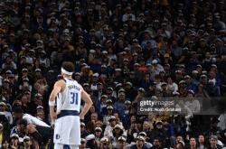 关于汤普森怒斥裁判不公判罚：不要教训我这是NBA不是幼儿园的信息