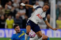 关于热刺客场不敌狼队战术遭遇阻碍的信息