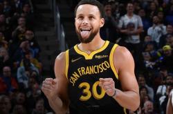 科隆球员合练专注配合，力争赢得三分奖励