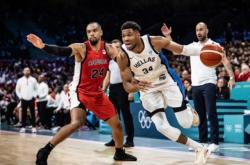 加拿大男篮赢得关键胜利