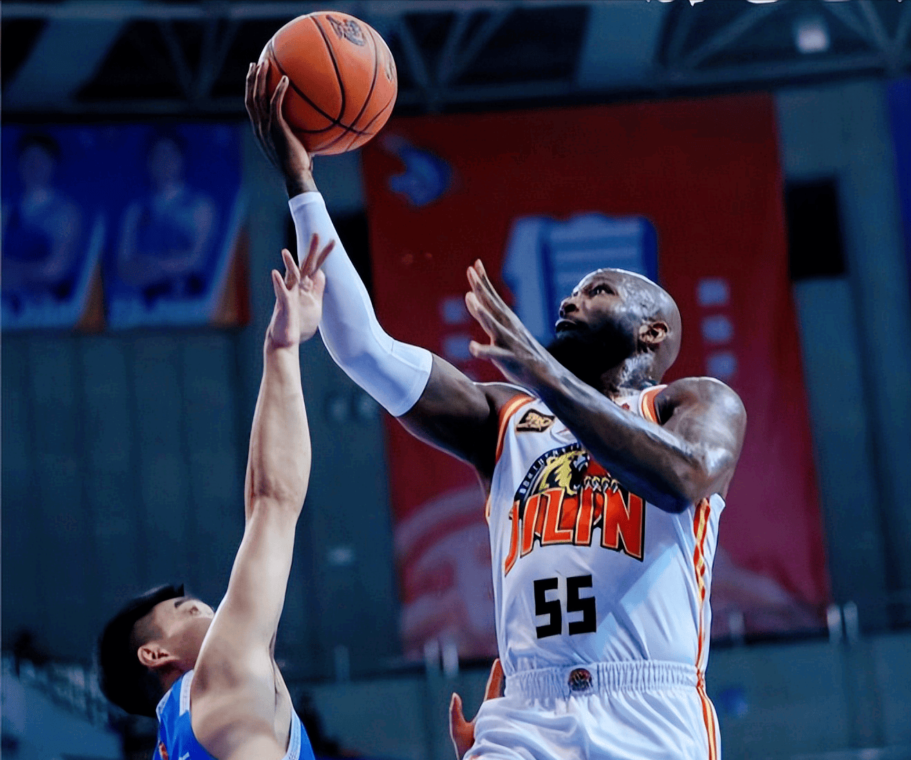 贵州男篮在主场力克福建队,取得胜利 贵州男篮在主场力克福建队,取得胜利