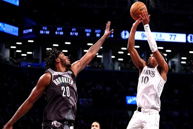 篮网险胜独行侠,主场势均力敌 篮网险胜独行侠,主场势均力敌