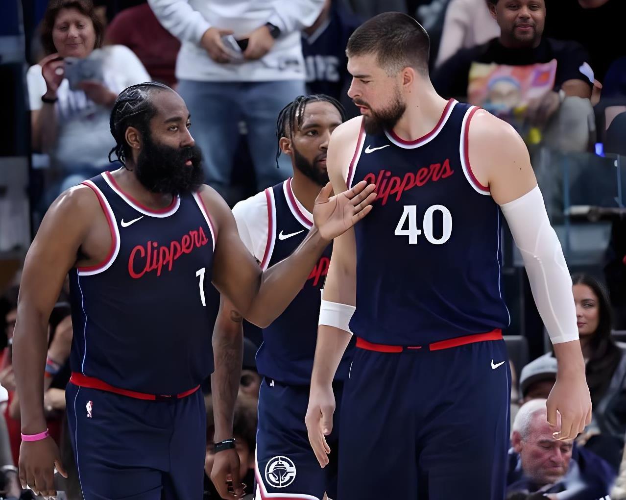 快船击败鹈鹕,保持不败纪录 快船击败鹈鹕,保持不败纪录