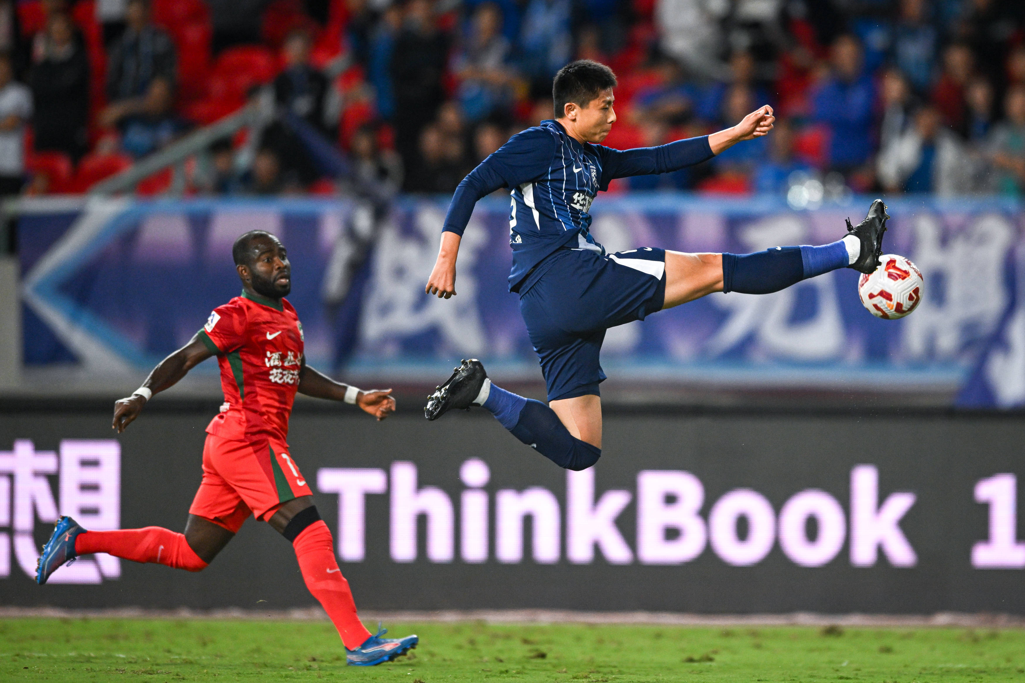 中超球队投入新赛季准备,连续备战比赛 中超球队投入新赛季准备,连续备战比赛