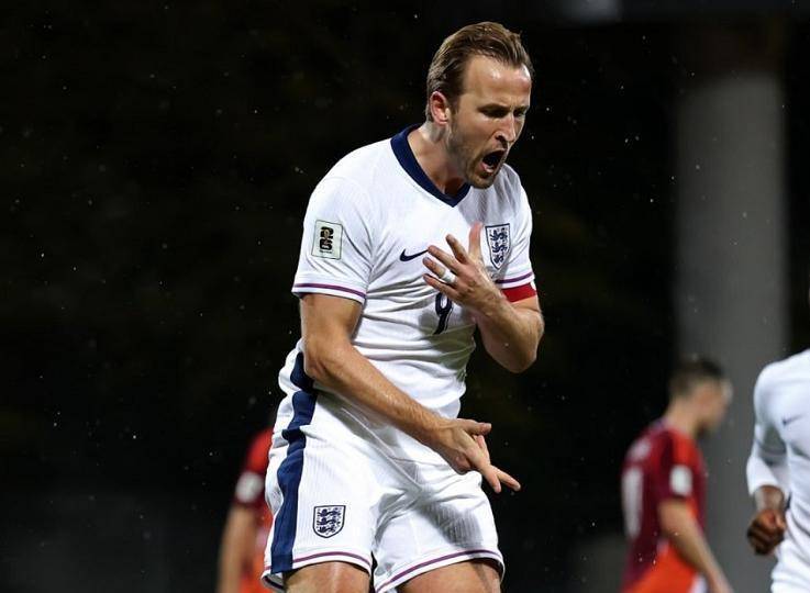 包含英格兰前锋梅开二度，大胜摩尔多瓦的词条