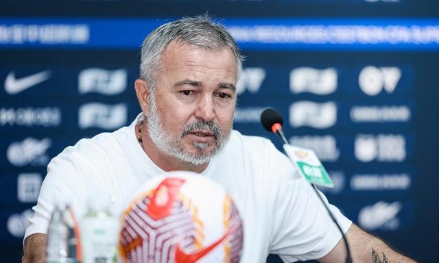 青岛黄海主教练战术反复,球队表现不稳定的简单介绍 青岛黄海主教练战术反复,球队表现不稳定的简单介绍