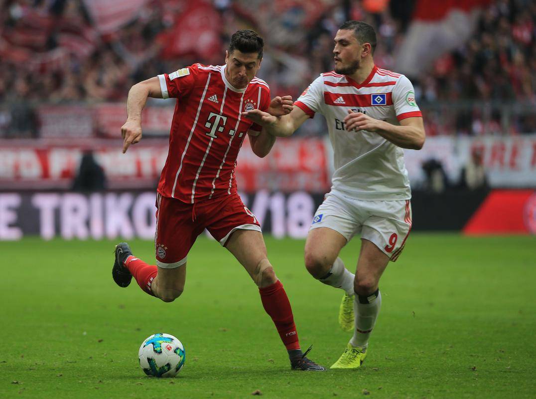 汉堡球队在主场踢平对手,状态平稳 汉堡球队在主场踢平对手,状态平稳