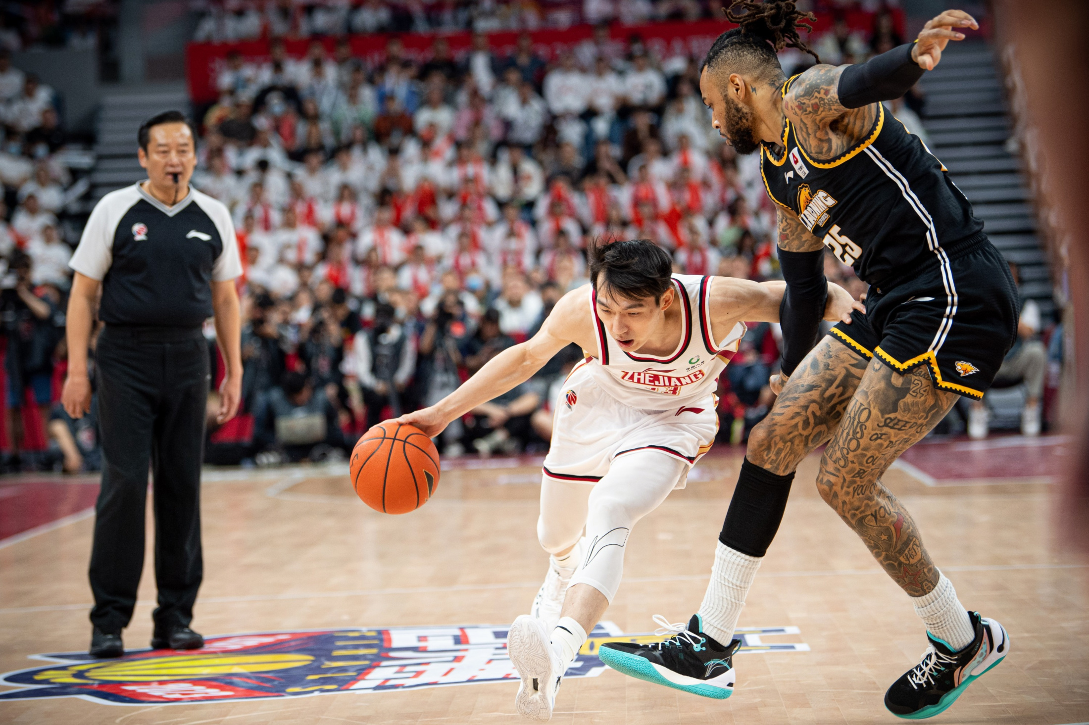 客场作战压力巨大，球队士气高昂斗志昂扬的简单介绍