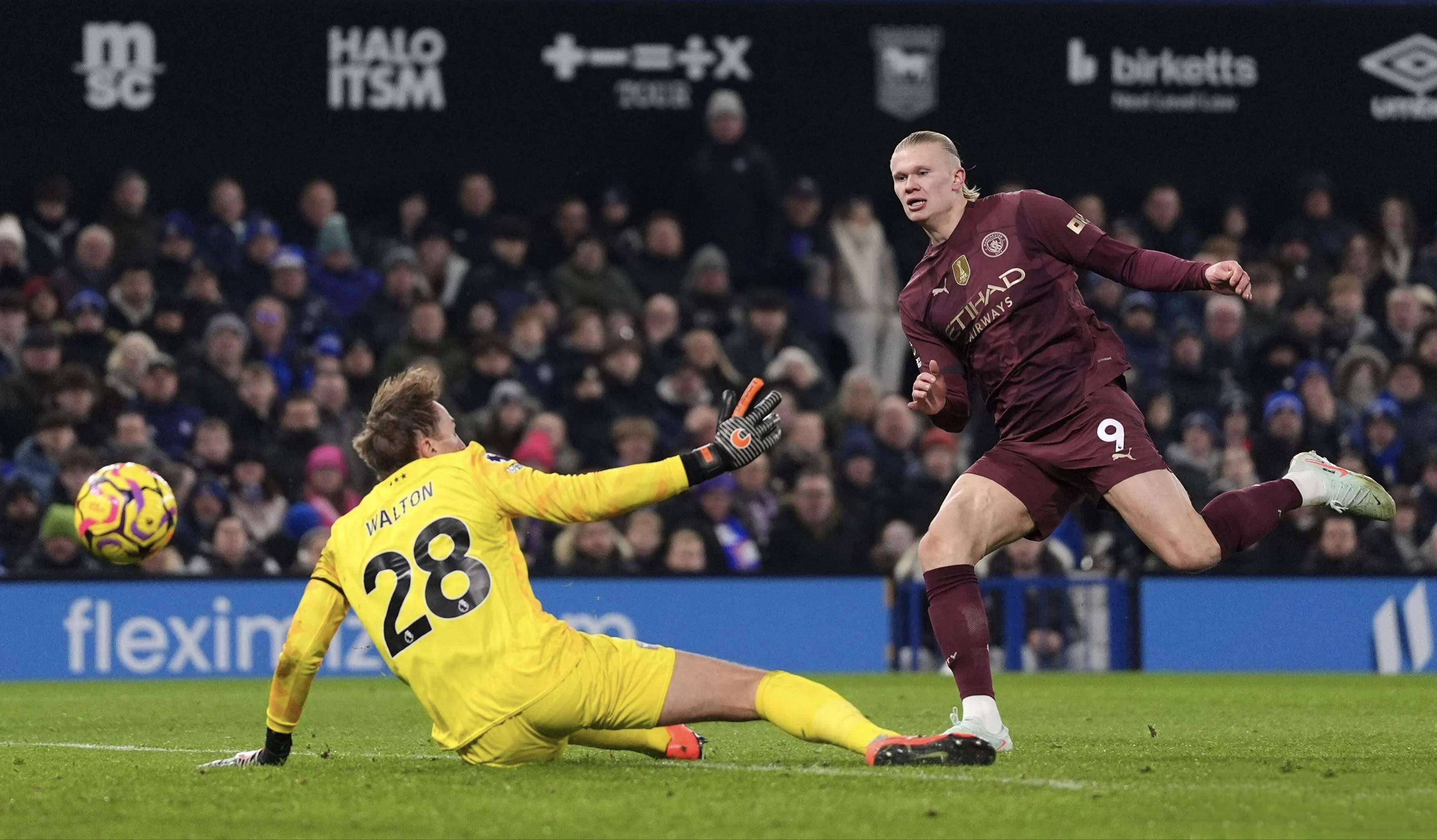 切尔西遭遇偶有败绩,英超卫冕形势堪忧 切尔西遭遇偶有败绩,英超卫冕形势堪忧