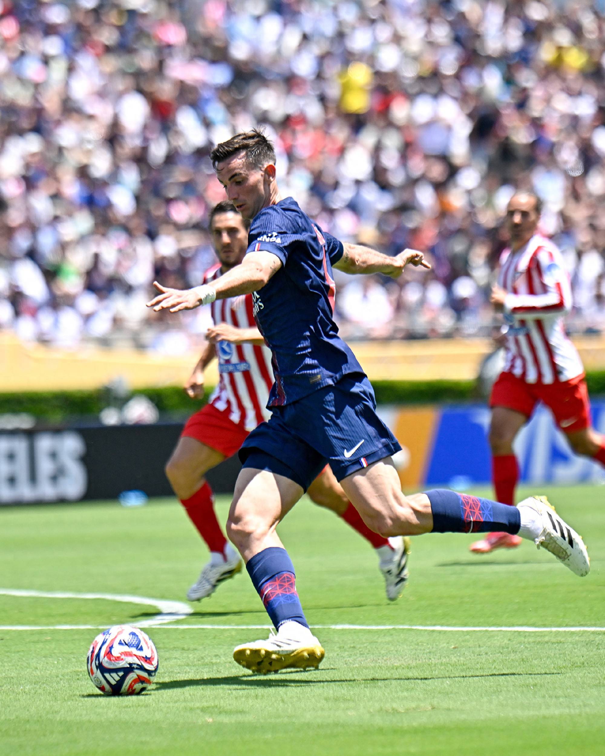 巴黎圣日耳曼与马德里竞技争夺胜利