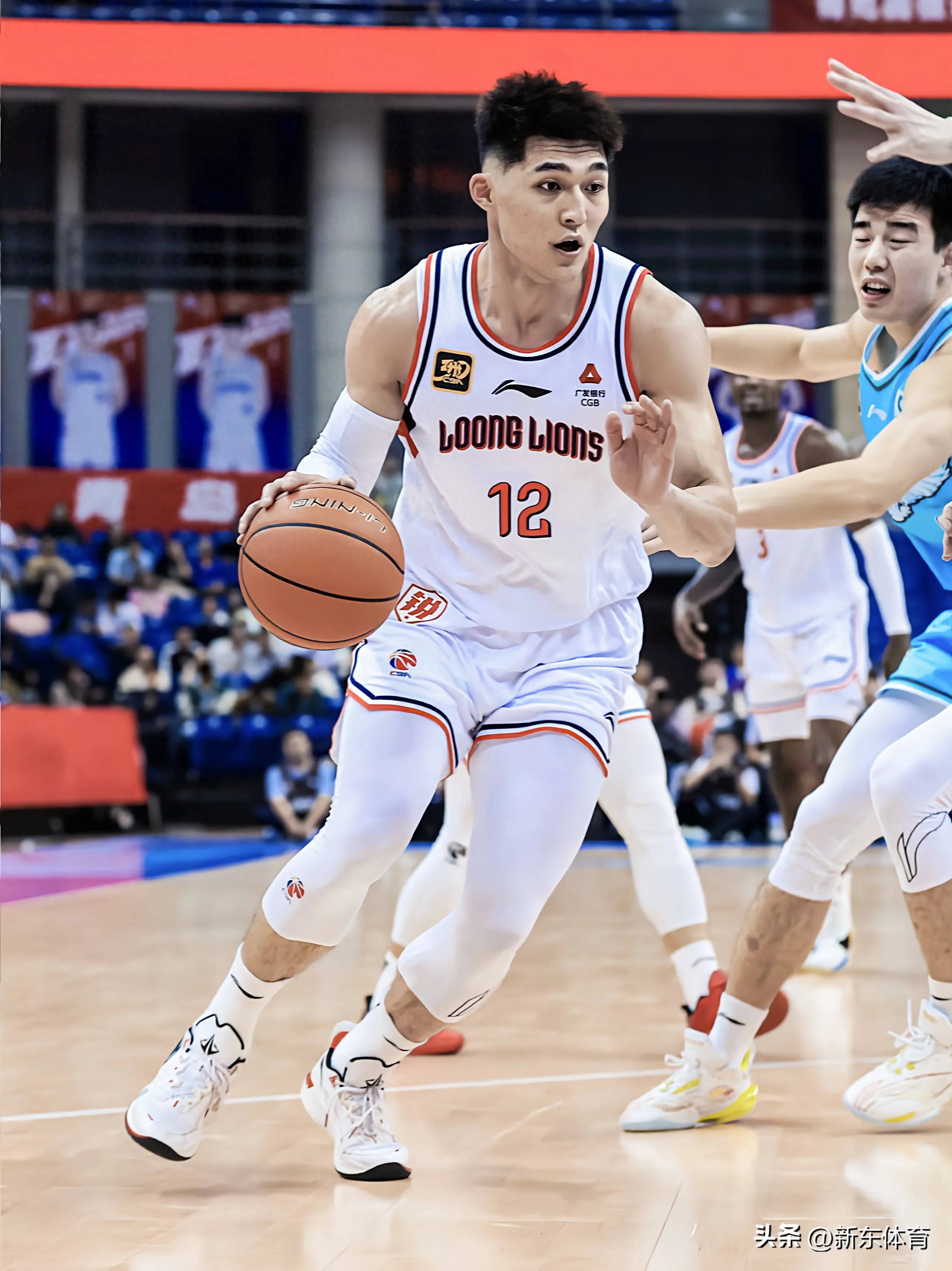 顶尖国内篮球赛事展现强队实力，引发球迷狂热的简单介绍