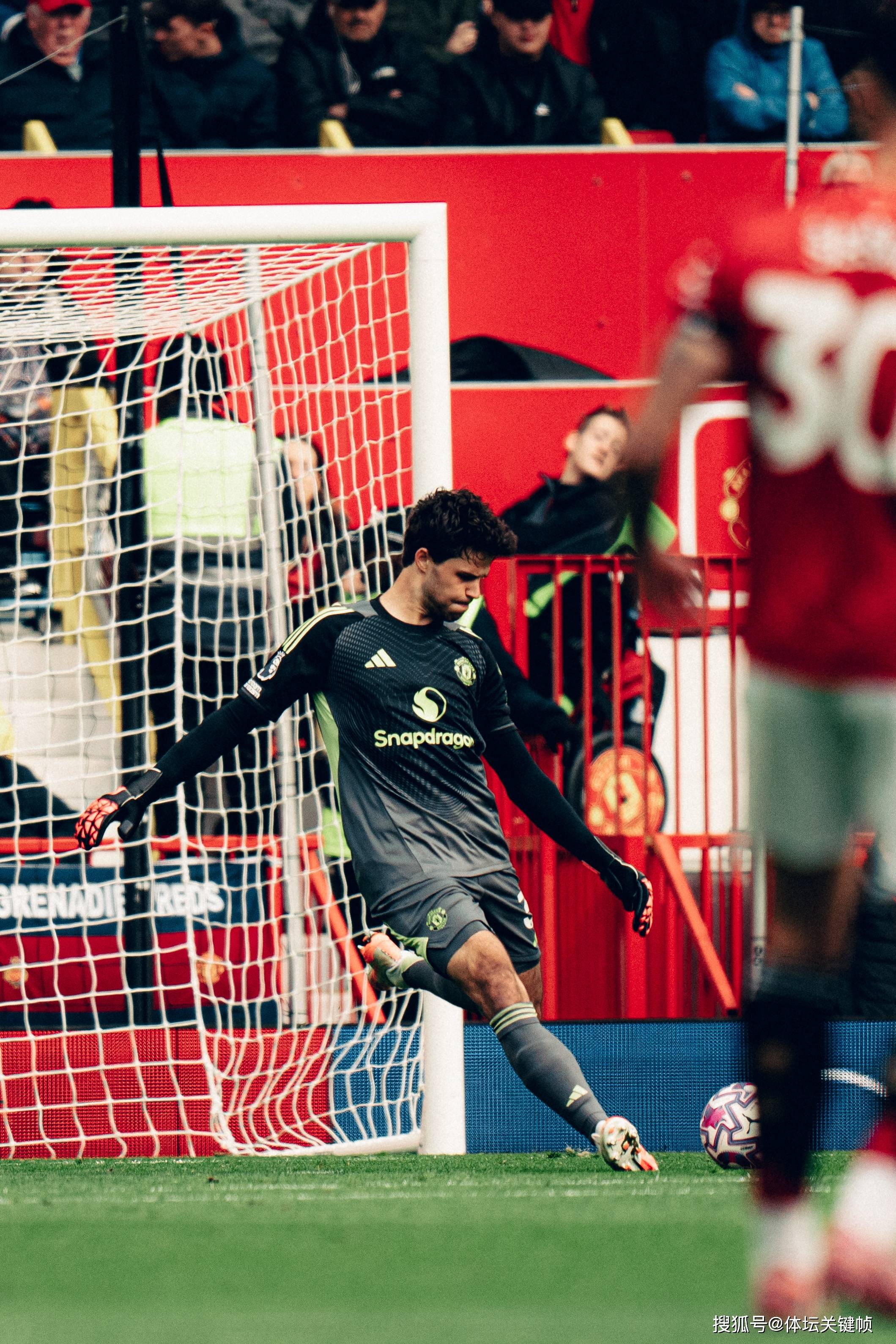 曼联中场发挥稳定，实现胜利的简单介绍